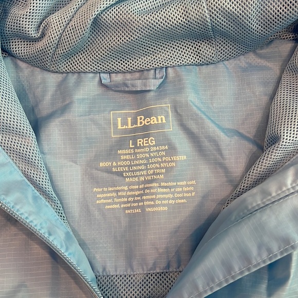 L.L. Bean Hooded Rain Jacket Light Blue large Reg - Picture 4 of 8